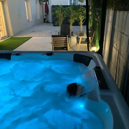 Maison Porte Du Bouchon : Jacuzzi Spa Privatif !